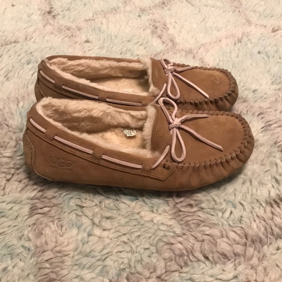 UGG Dakota Slippers - Picture 2 of 5
